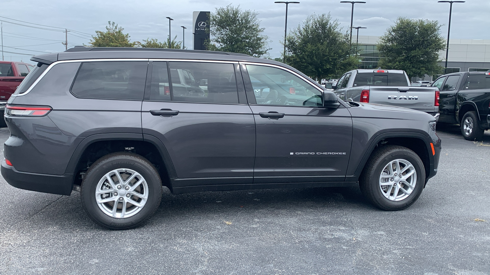 2024 Jeep Grand Cherokee L Laredo 9