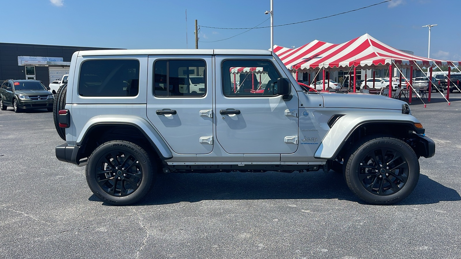 2024 Jeep Wrangler Sahara 4xe 9