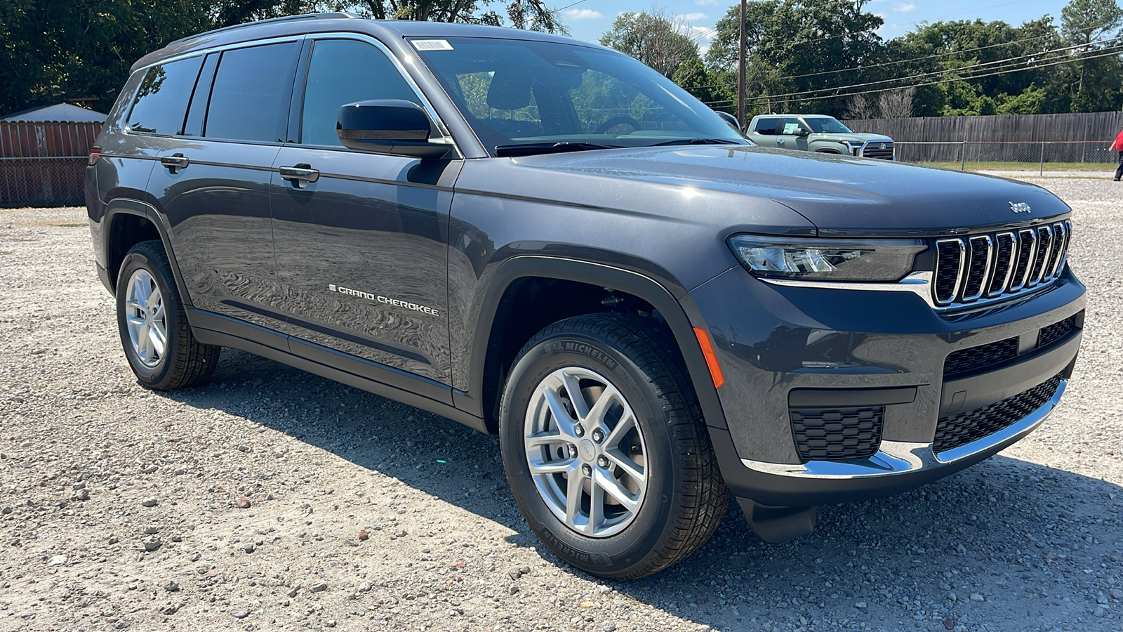 2024 Jeep Grand Cherokee L Laredo 2