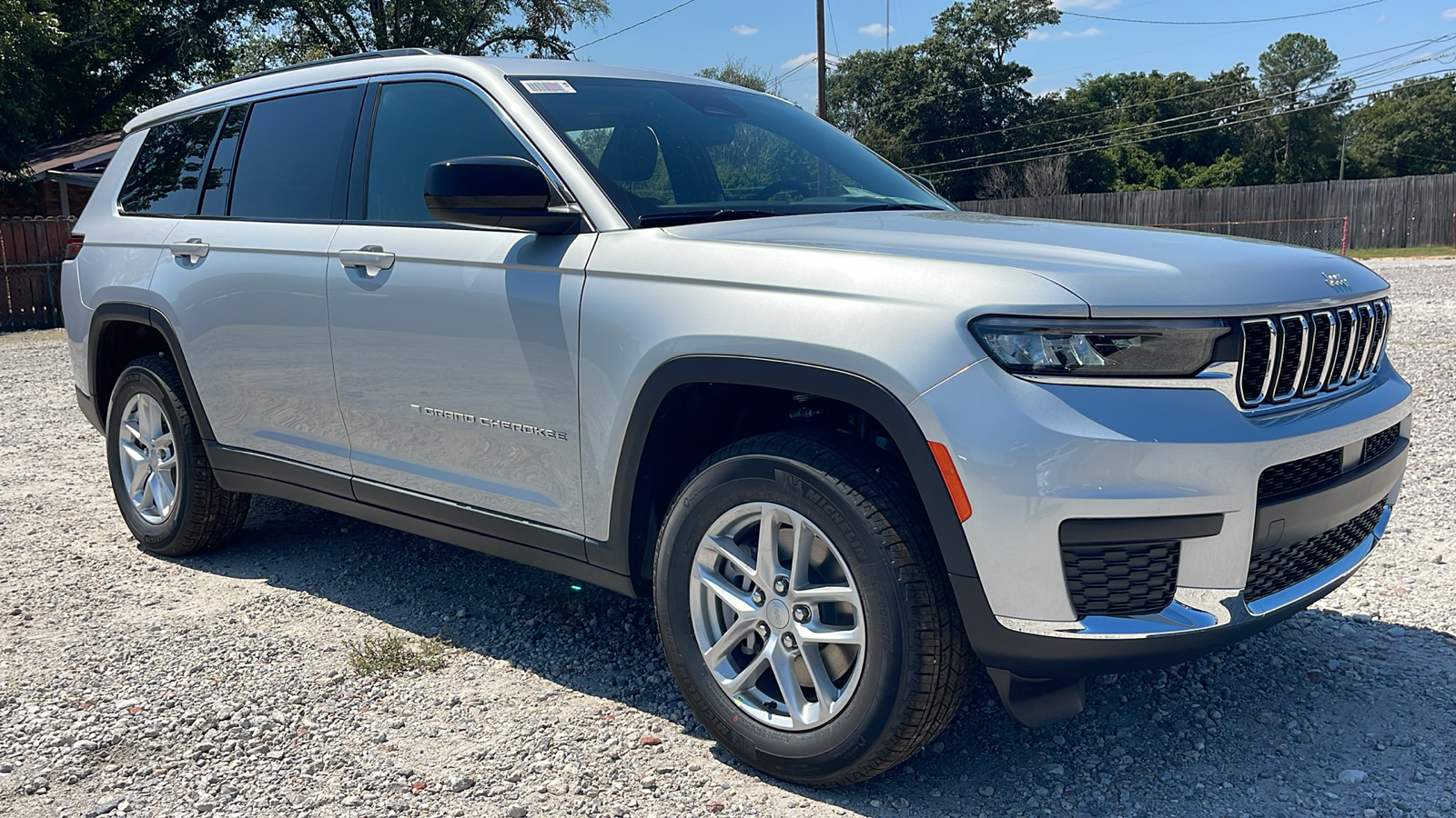 2024 Jeep Grand Cherokee L Laredo 2