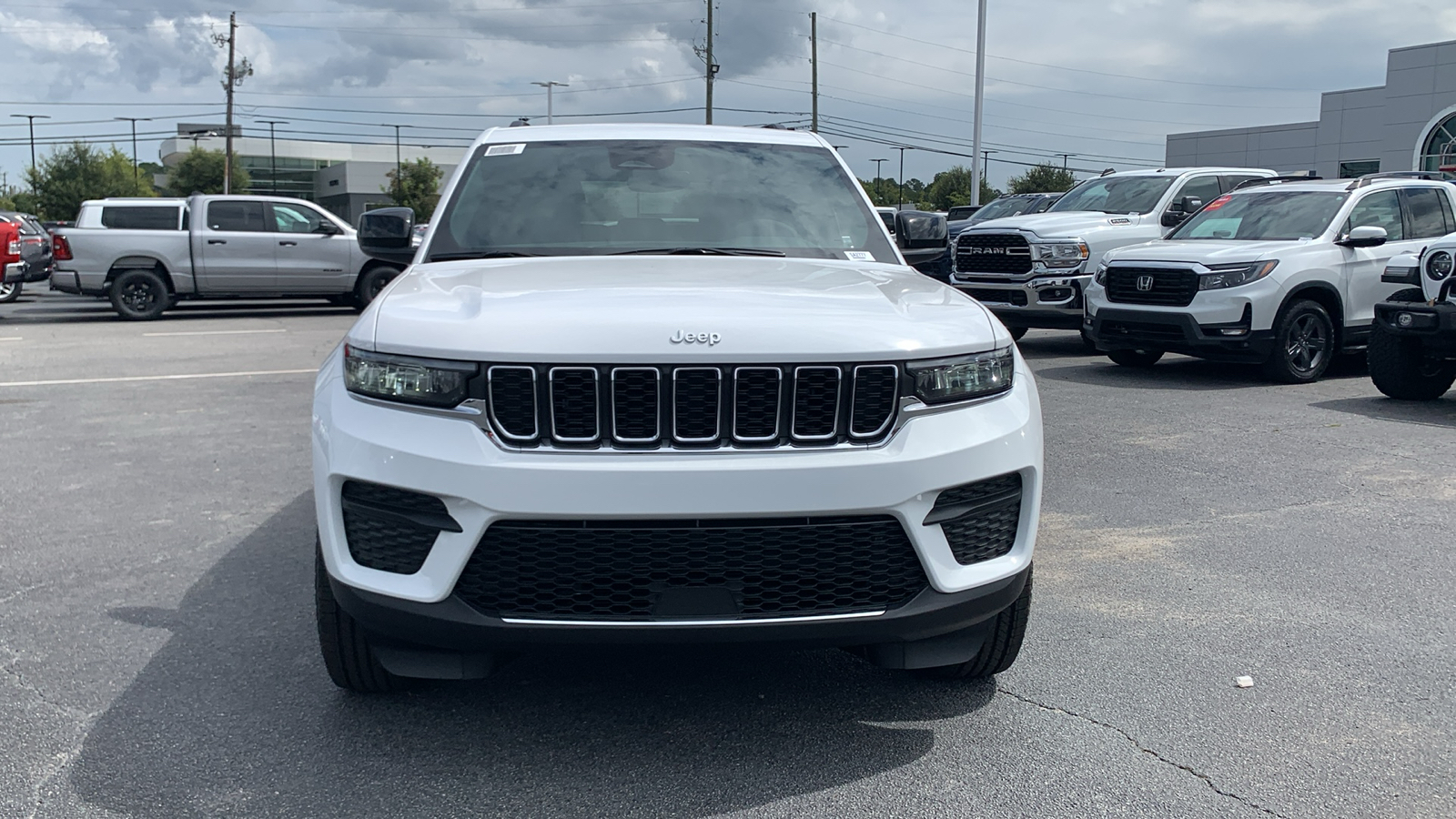 2024 Jeep Grand Cherokee Laredo 3