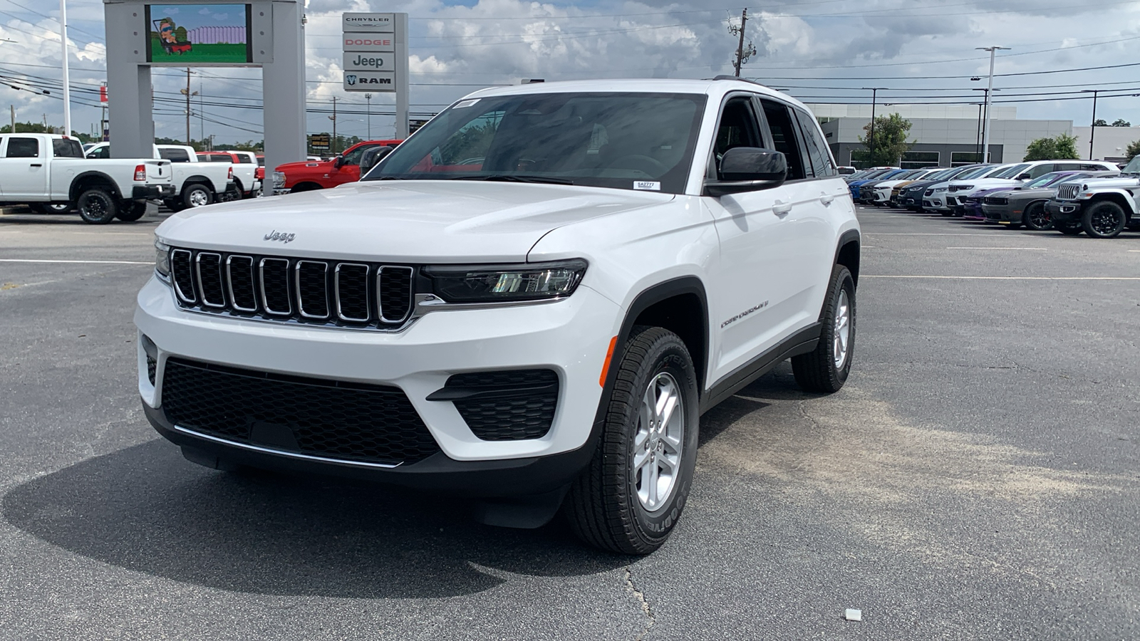 2024 Jeep Grand Cherokee Laredo 4