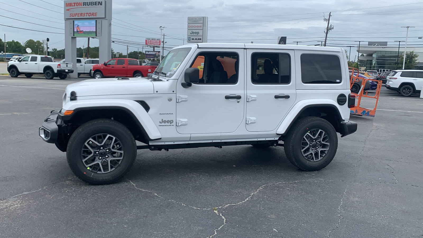 2024 Jeep Wrangler Sahara 5