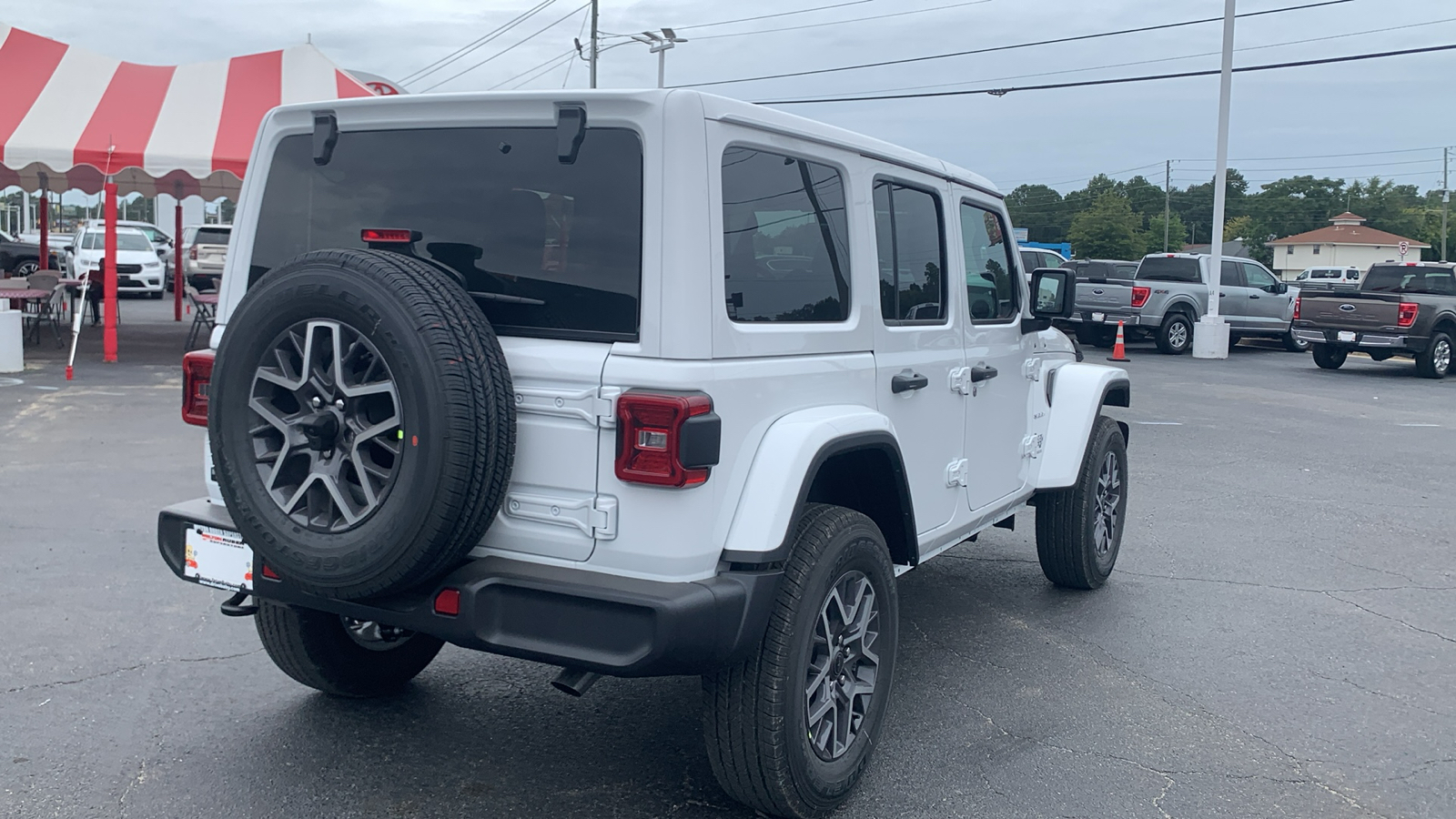 2024 Jeep Wrangler Sahara 8