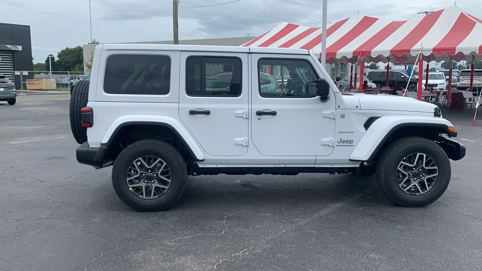 2024 Jeep Wrangler Sahara 9