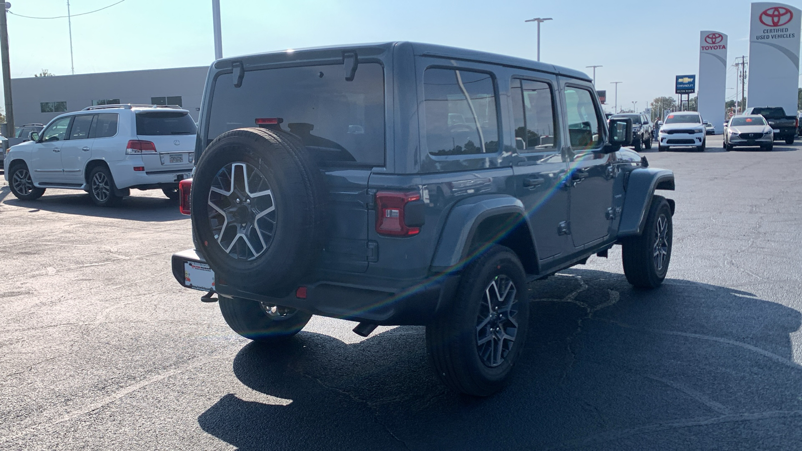 2024 Jeep Wrangler Sahara 8