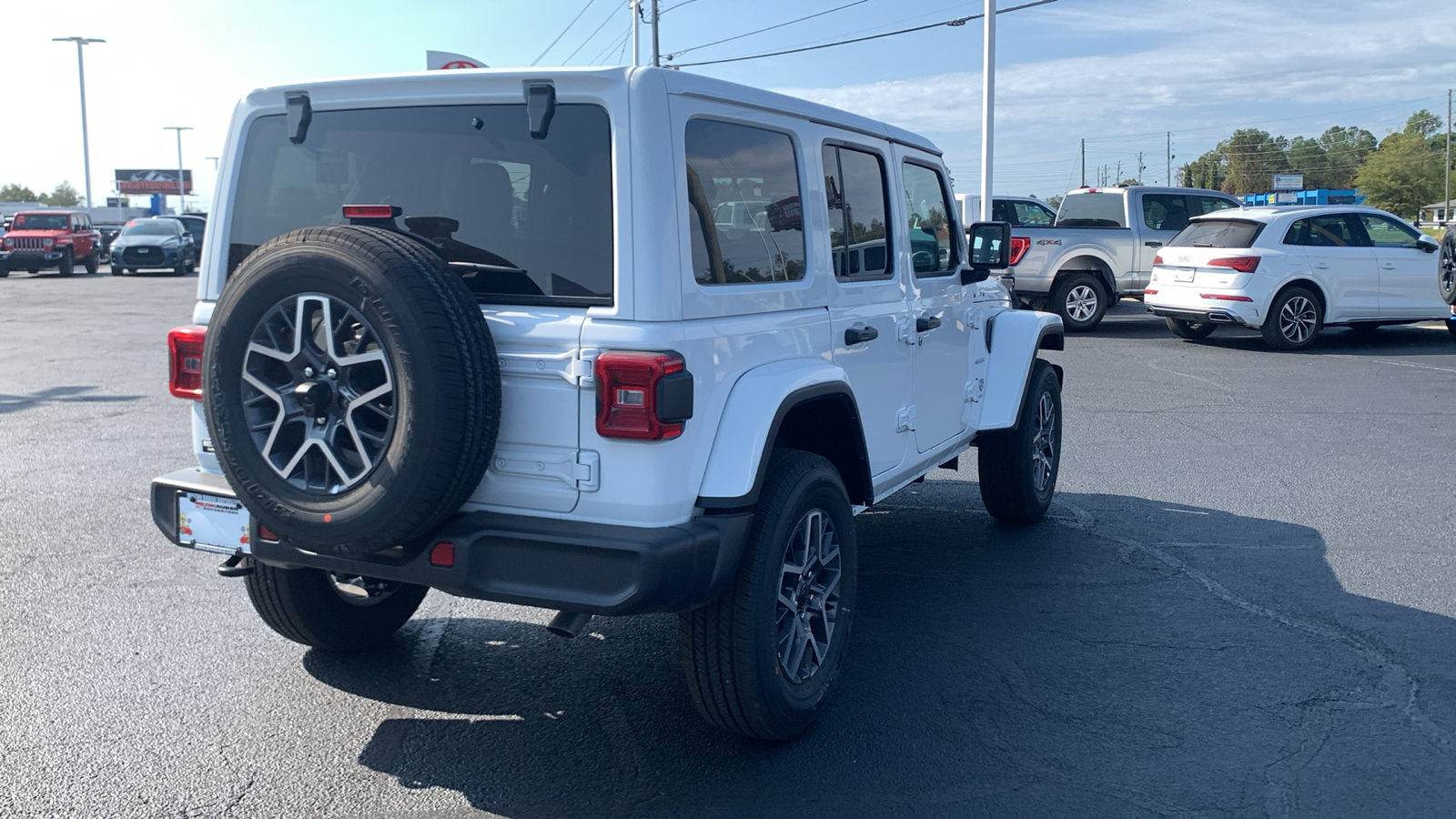 2024 Jeep Wrangler Sahara 8