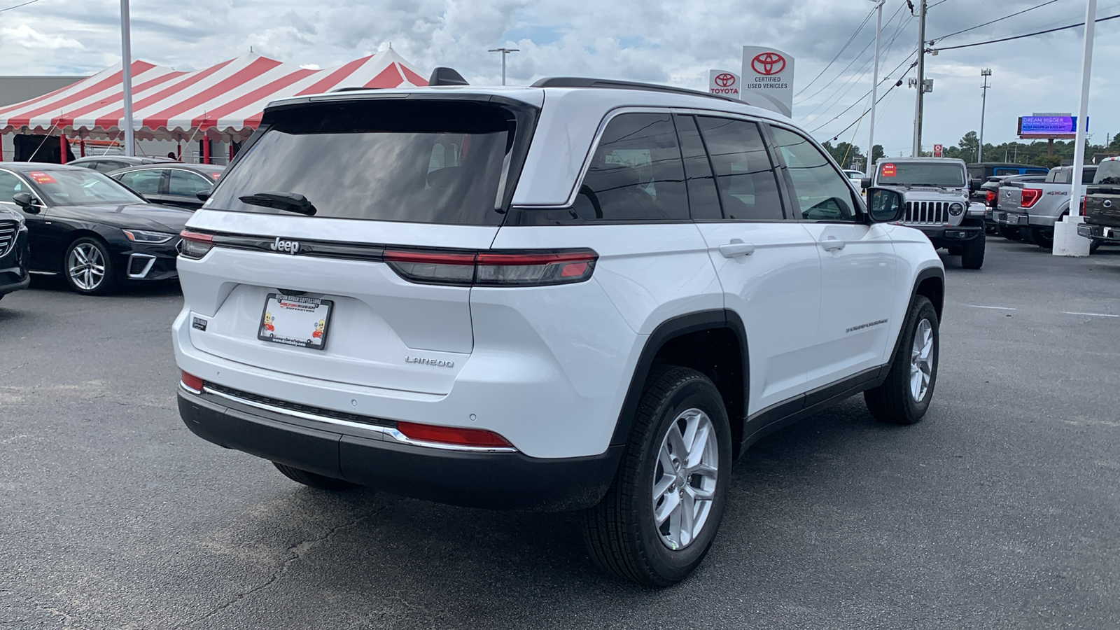 2025 Jeep Grand Cherokee Laredo 8