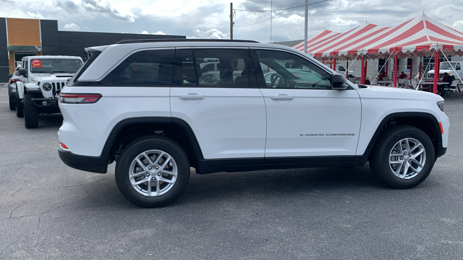 2025 Jeep Grand Cherokee Laredo 9