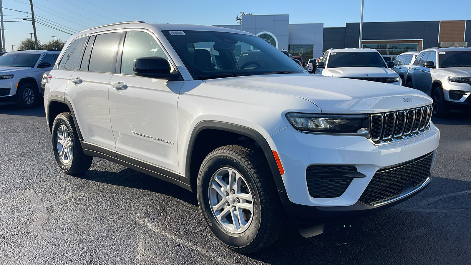 2025 Jeep Grand Cherokee Laredo 2