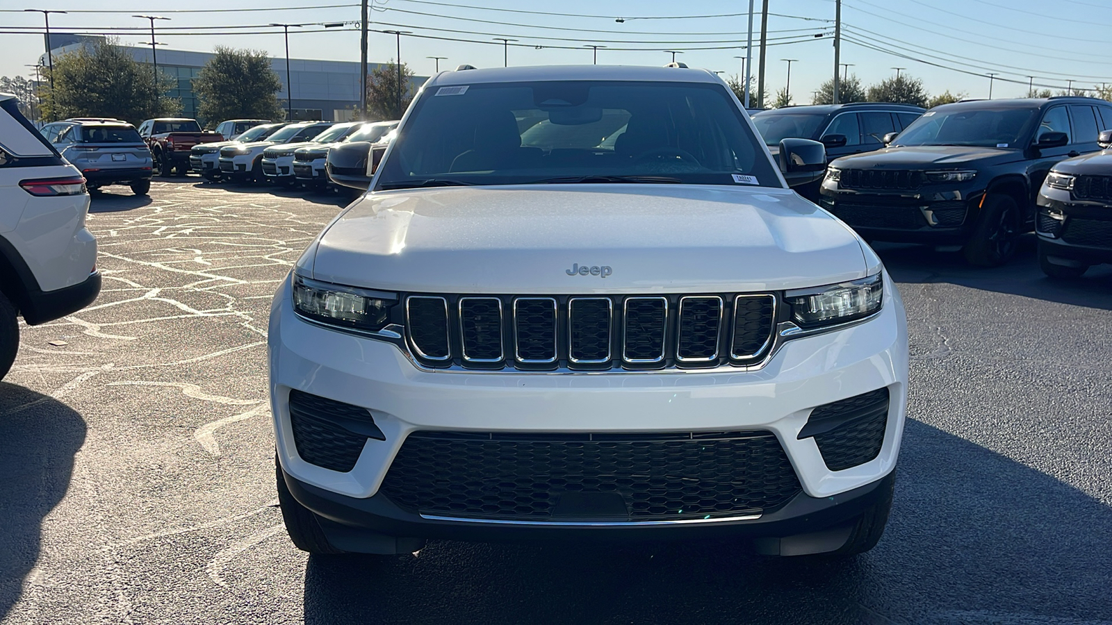 2025 Jeep Grand Cherokee Laredo 3