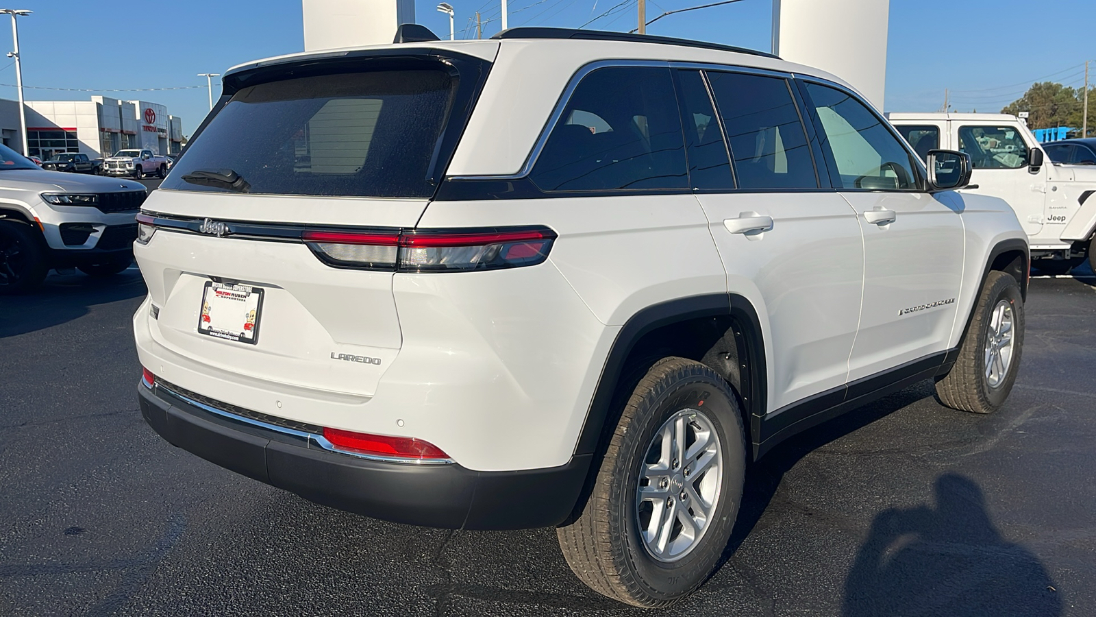 2025 Jeep Grand Cherokee Laredo 8