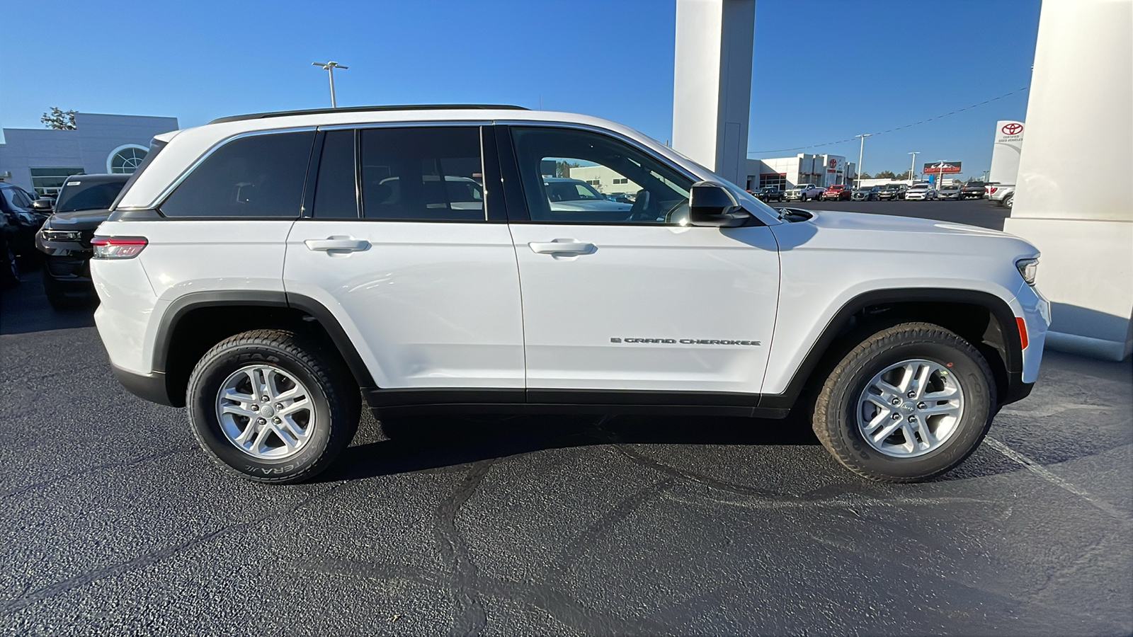 2025 Jeep Grand Cherokee Laredo 9