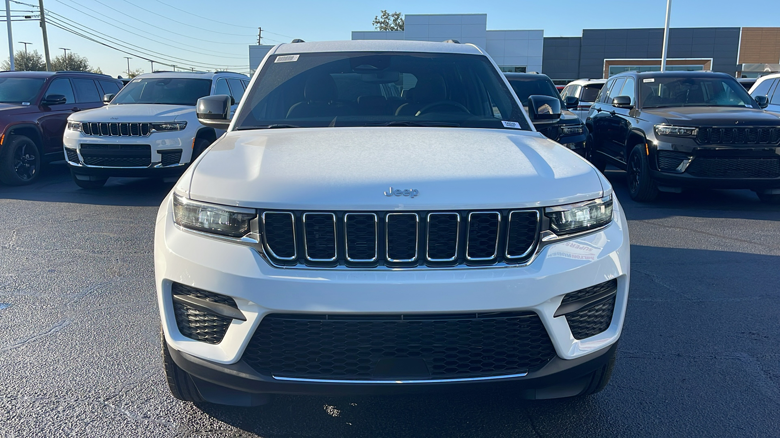 2025 Jeep Grand Cherokee Laredo 3