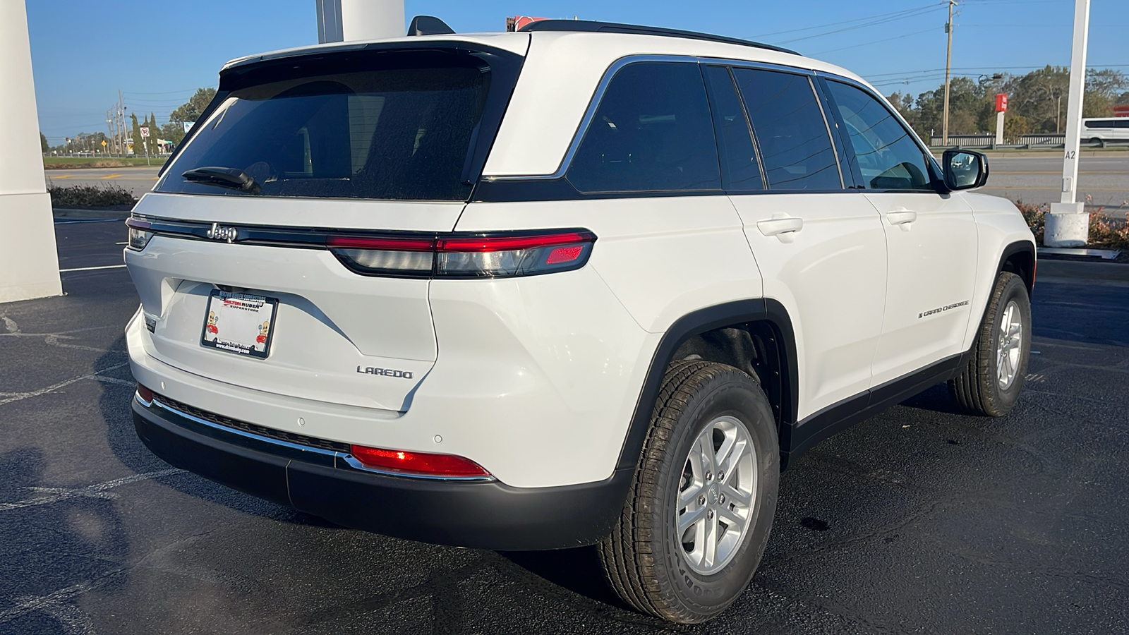 2025 Jeep Grand Cherokee Laredo 8