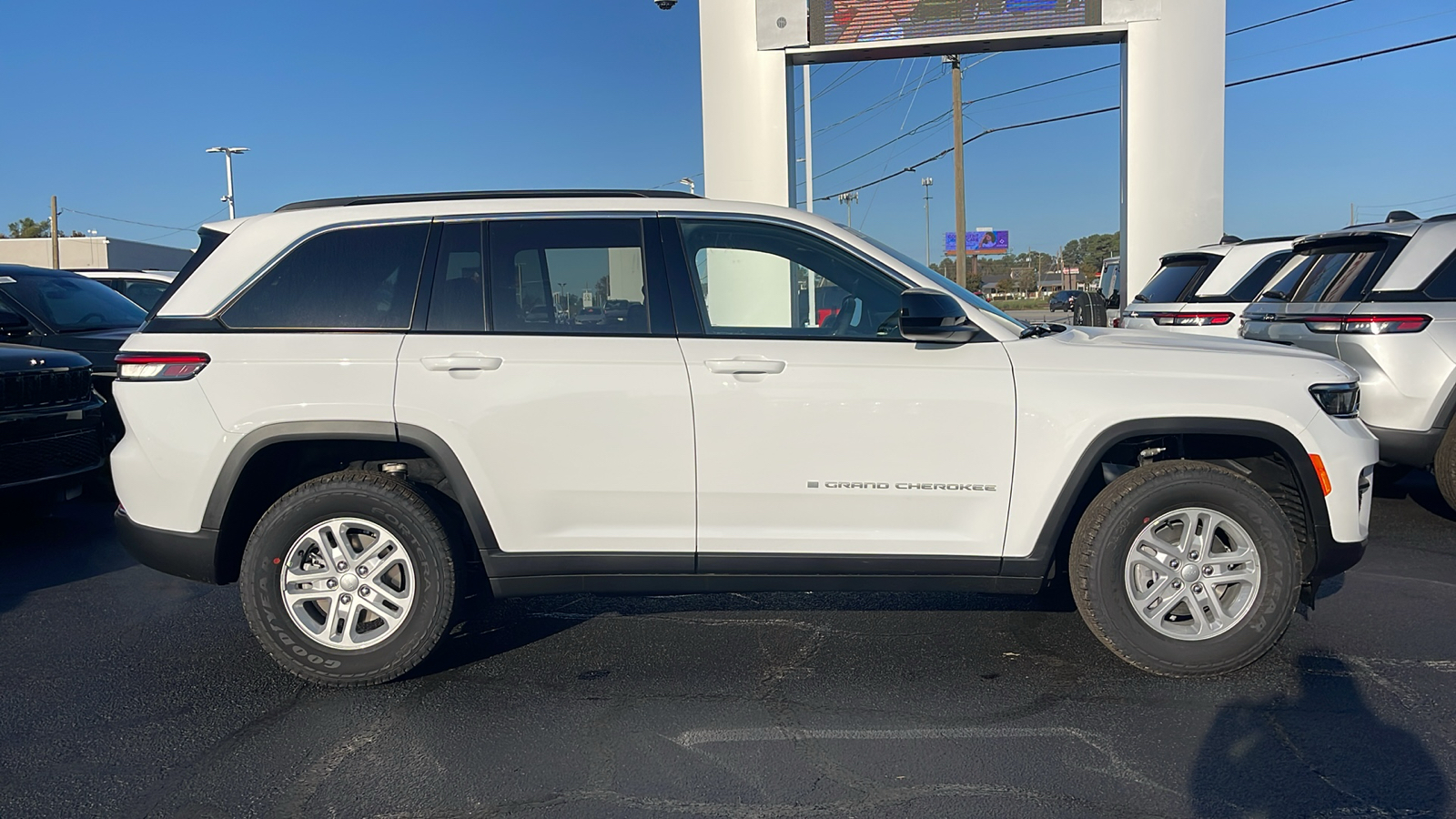 2025 Jeep Grand Cherokee Laredo 9