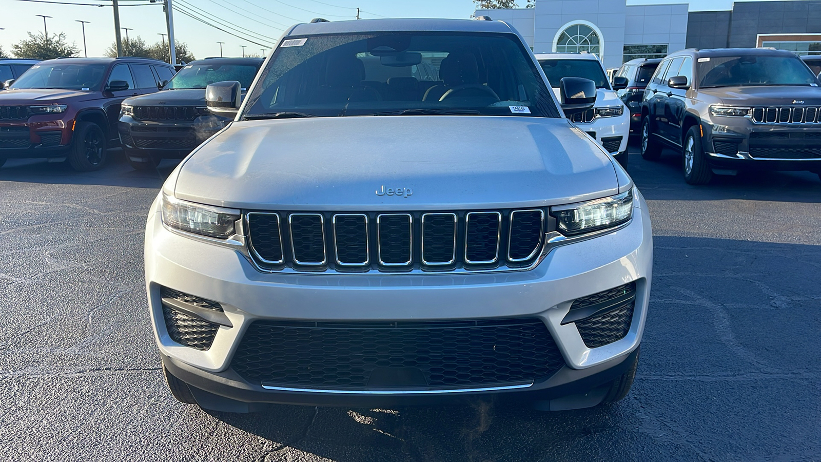 2025 Jeep Grand Cherokee Laredo 3