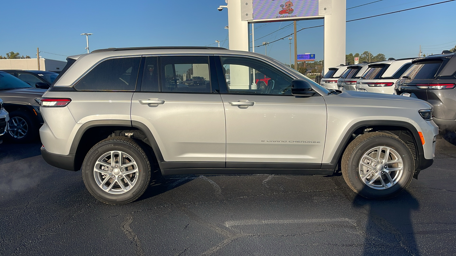 2025 Jeep Grand Cherokee Laredo 9