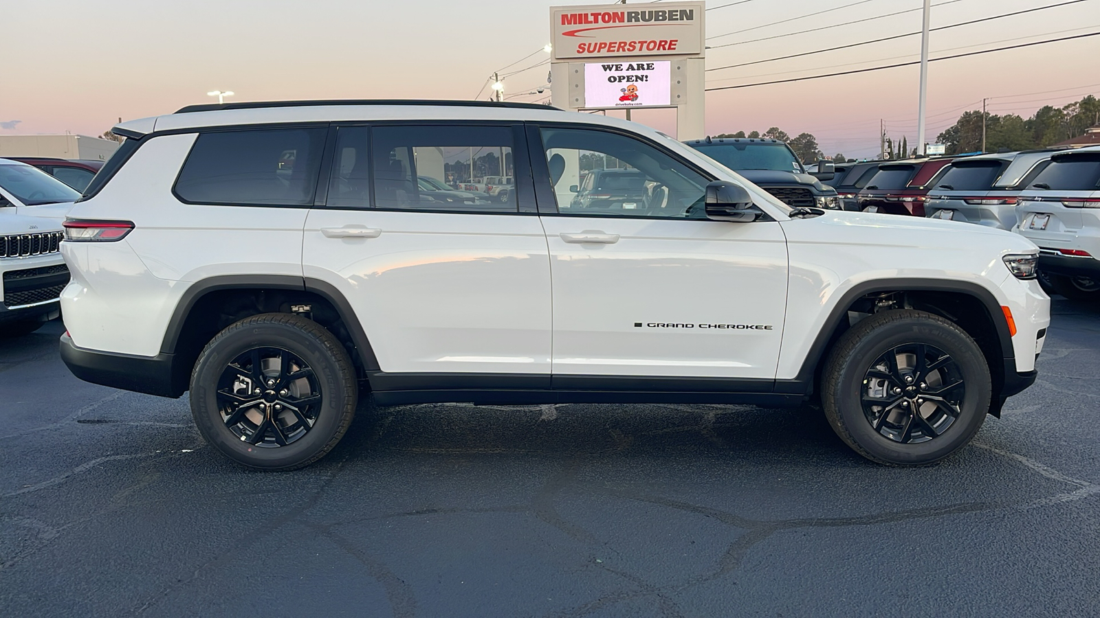 2025 Jeep Grand Cherokee L Altitude X 9