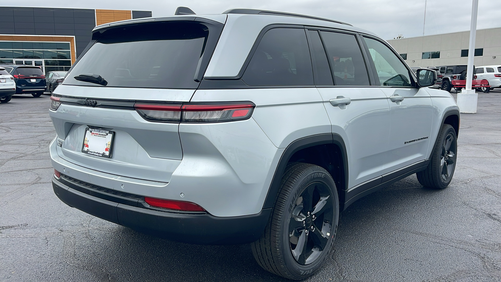 2025 Jeep Grand Cherokee Altitude 8