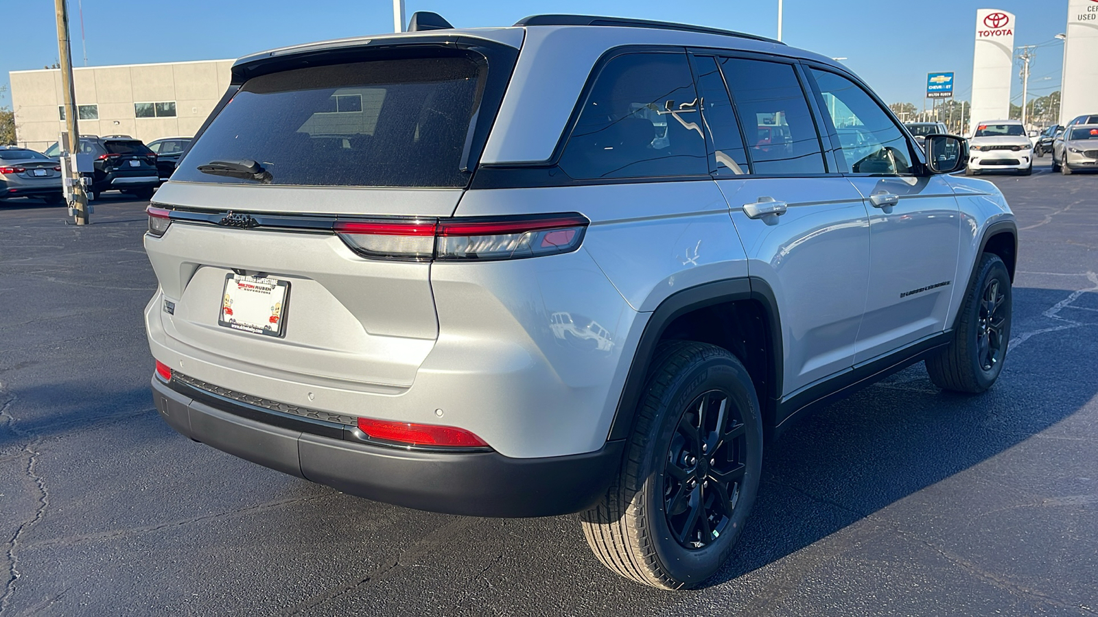 2025 Jeep Grand Cherokee Altitude 8