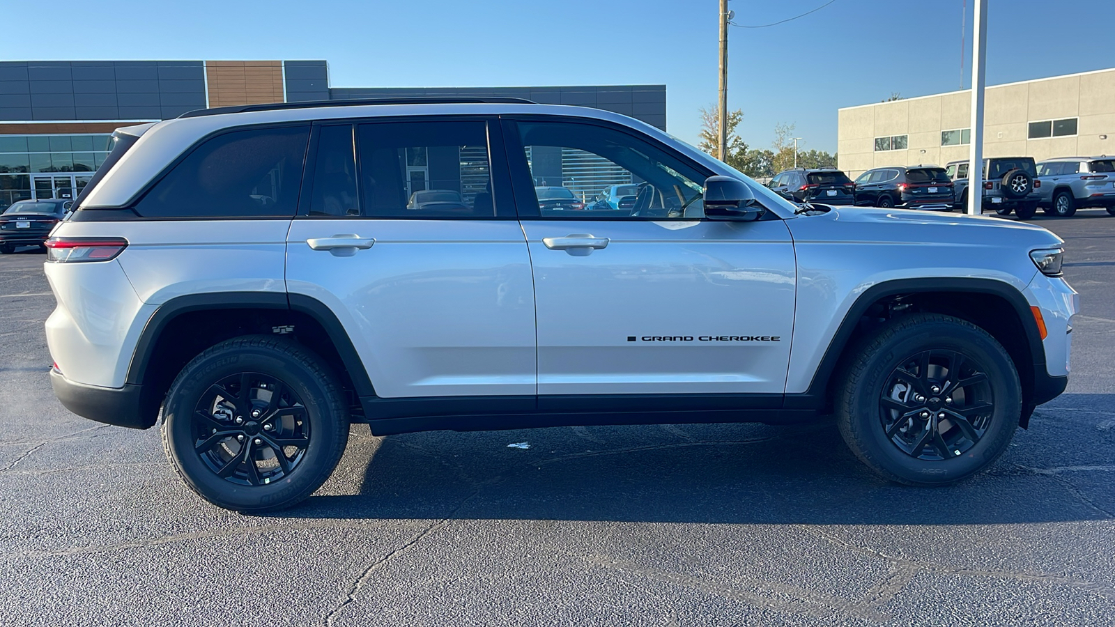 2025 Jeep Grand Cherokee Altitude 9