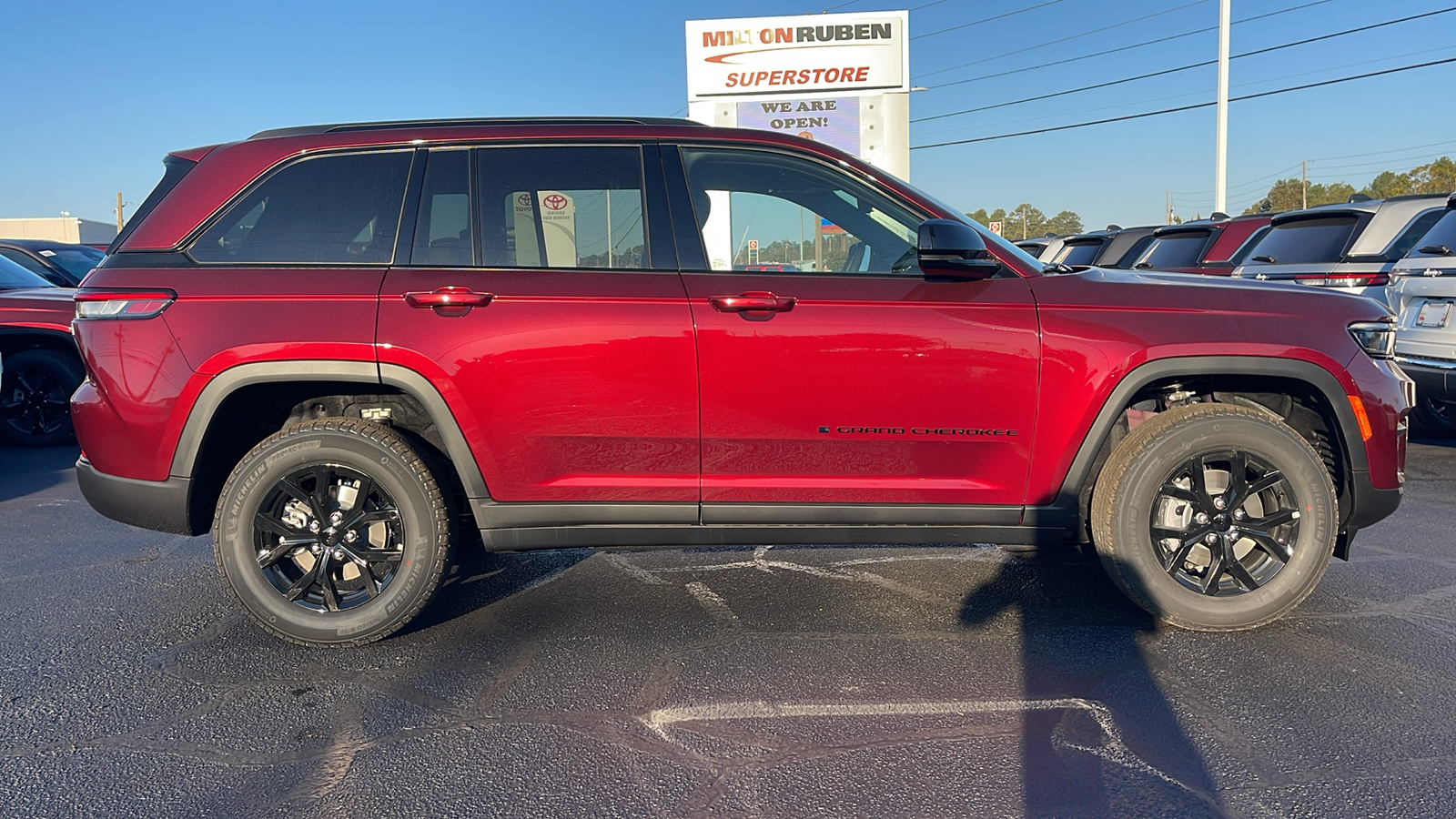 2025 Jeep Grand Cherokee Altitude 9