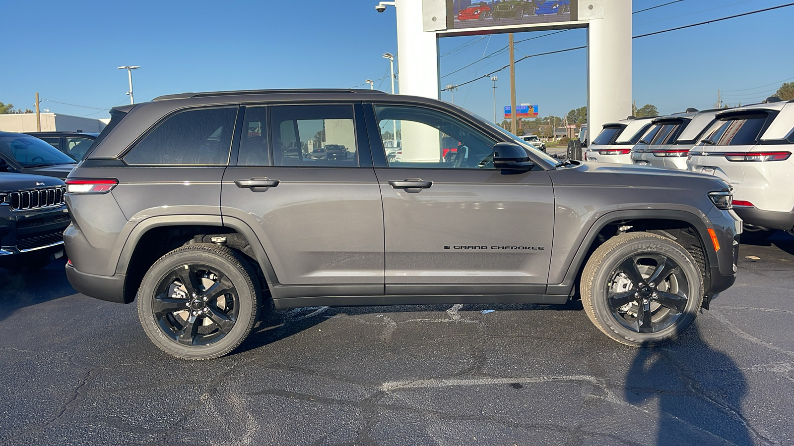 2025 Jeep Grand Cherokee Altitude 9