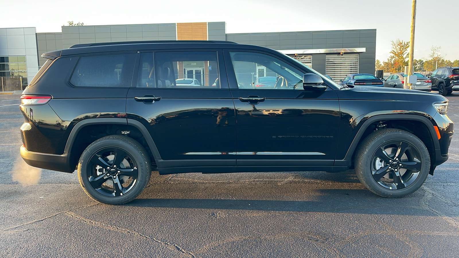 2025 Jeep Grand Cherokee L Altitude X 9