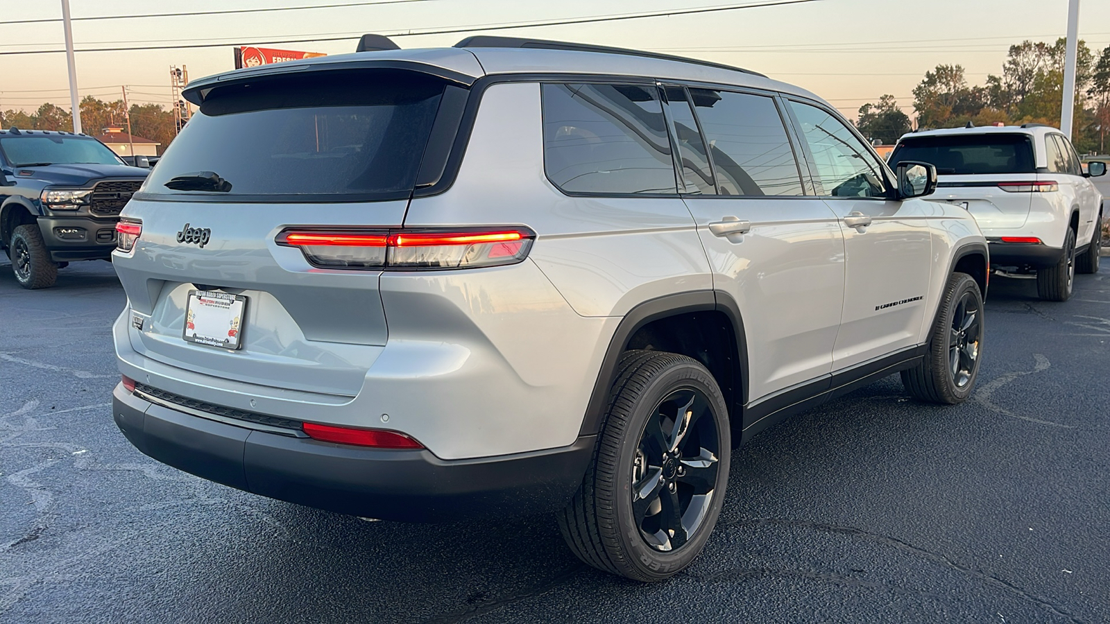 2025 Jeep Grand Cherokee L Altitude X 8