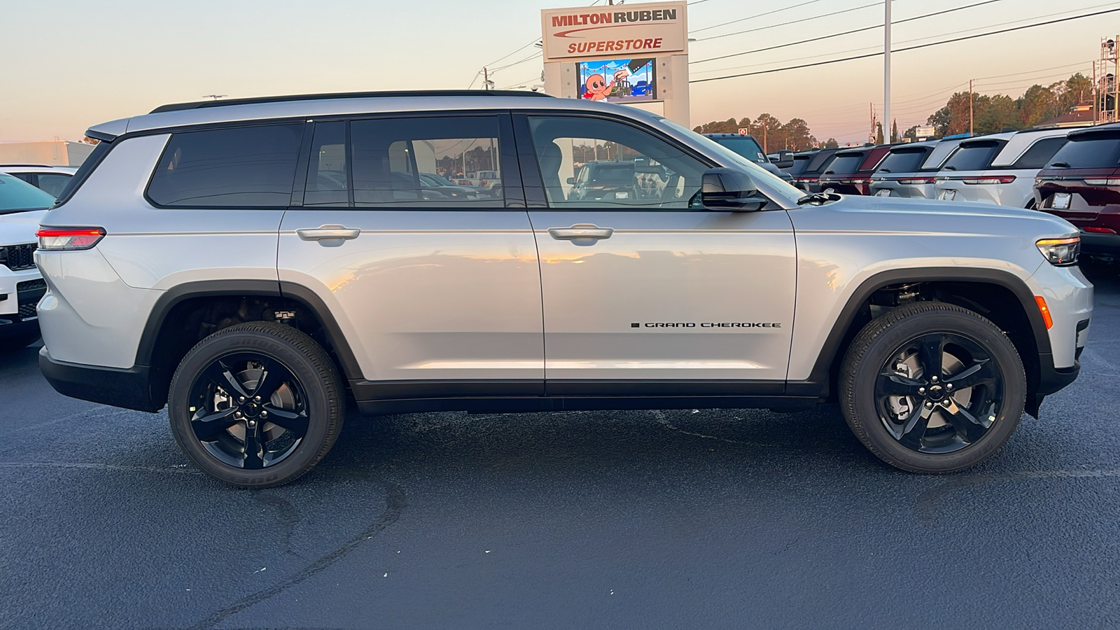 2025 Jeep Grand Cherokee L Altitude X 9