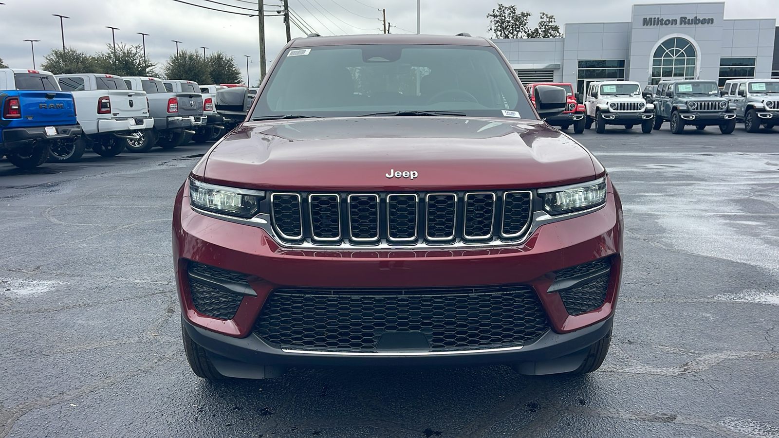 2025 Jeep Grand Cherokee Laredo 3