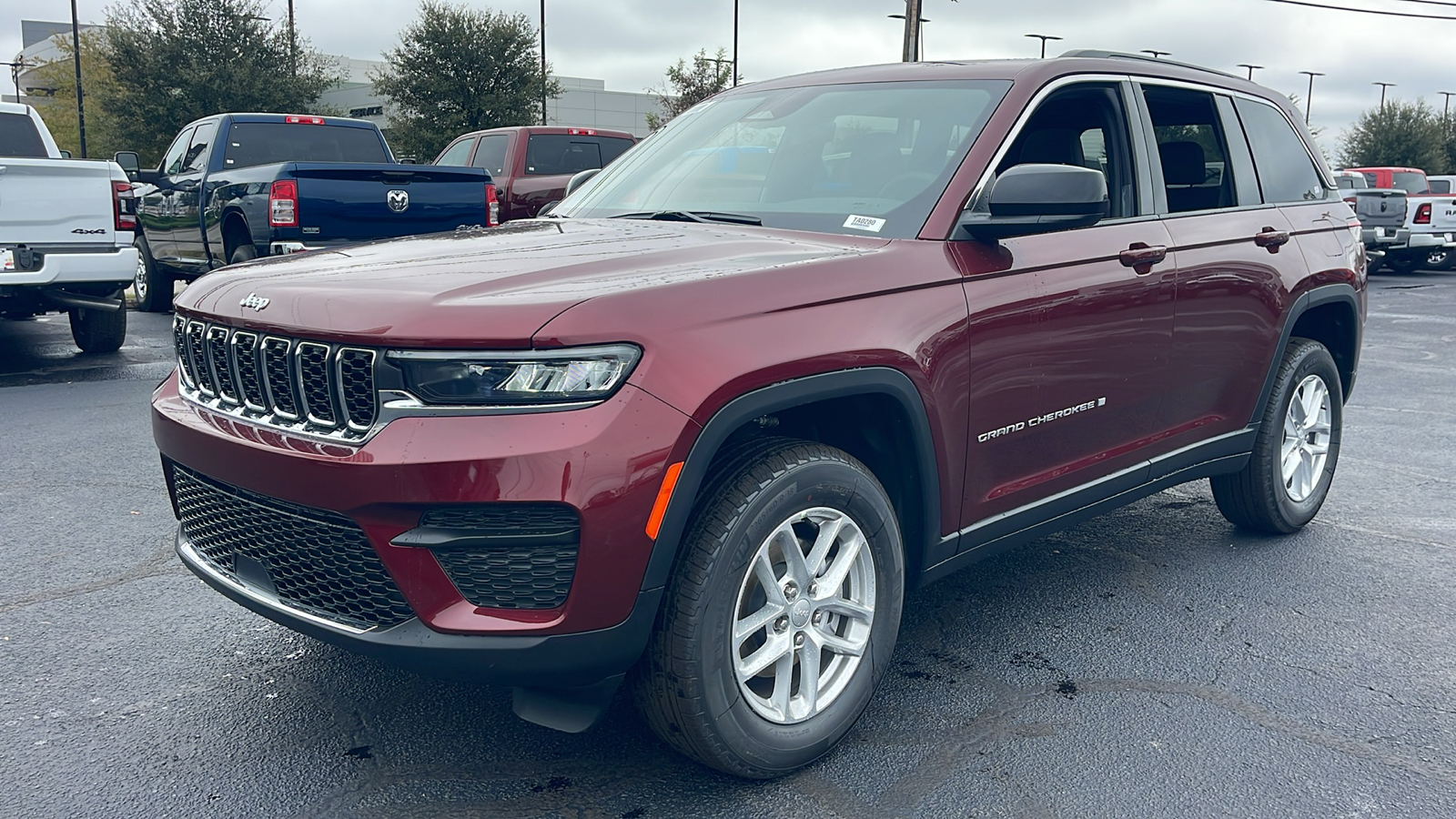 2025 Jeep Grand Cherokee Laredo 4