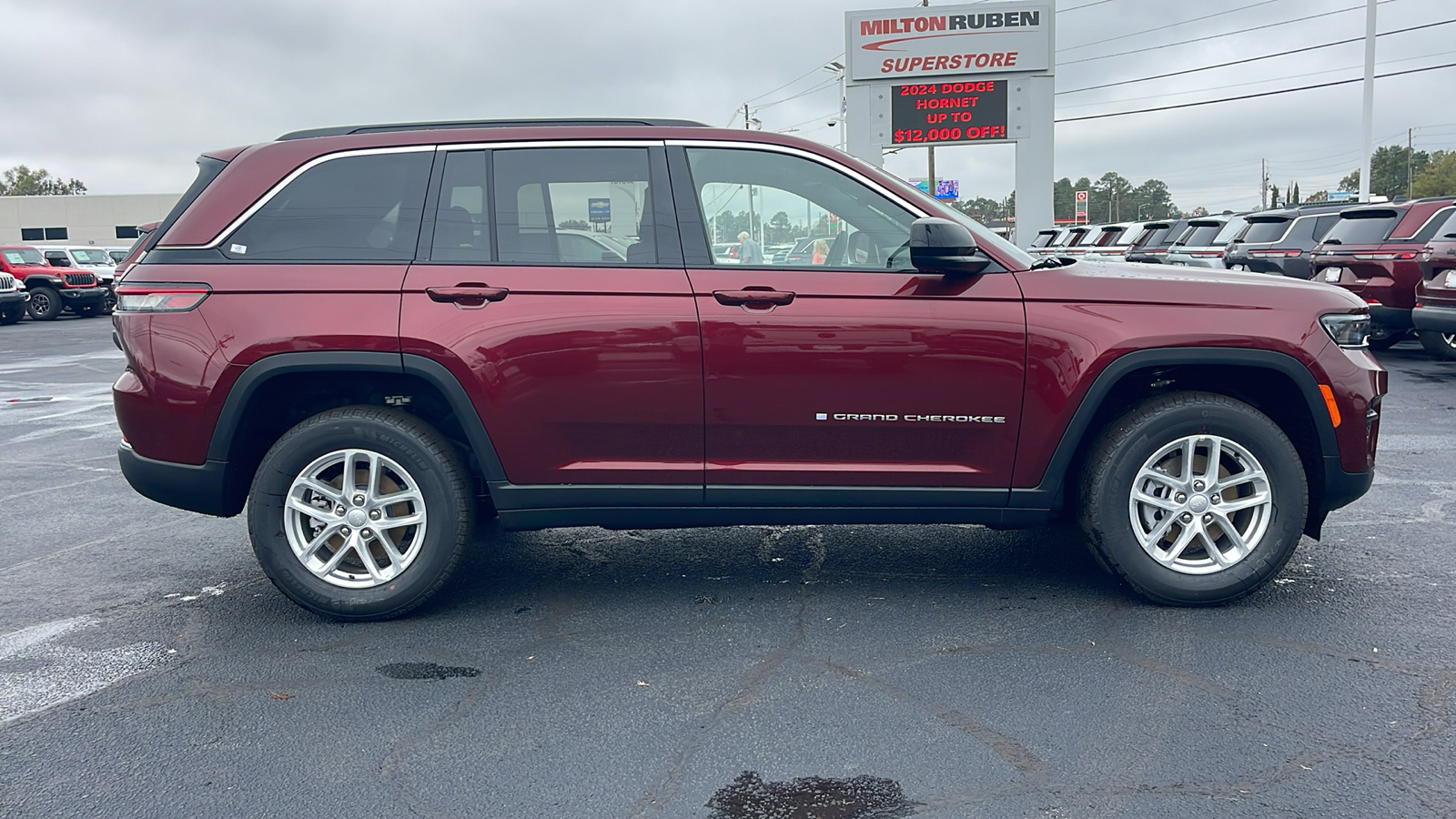 2025 Jeep Grand Cherokee Laredo 9