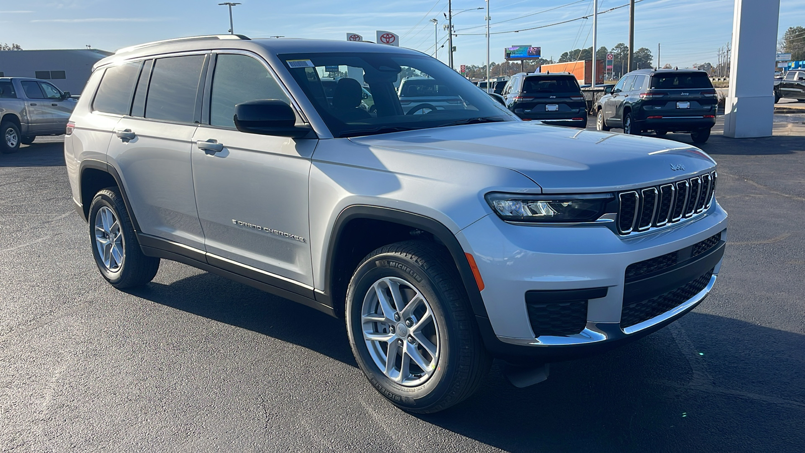 2025 Jeep Grand Cherokee L Laredo 2