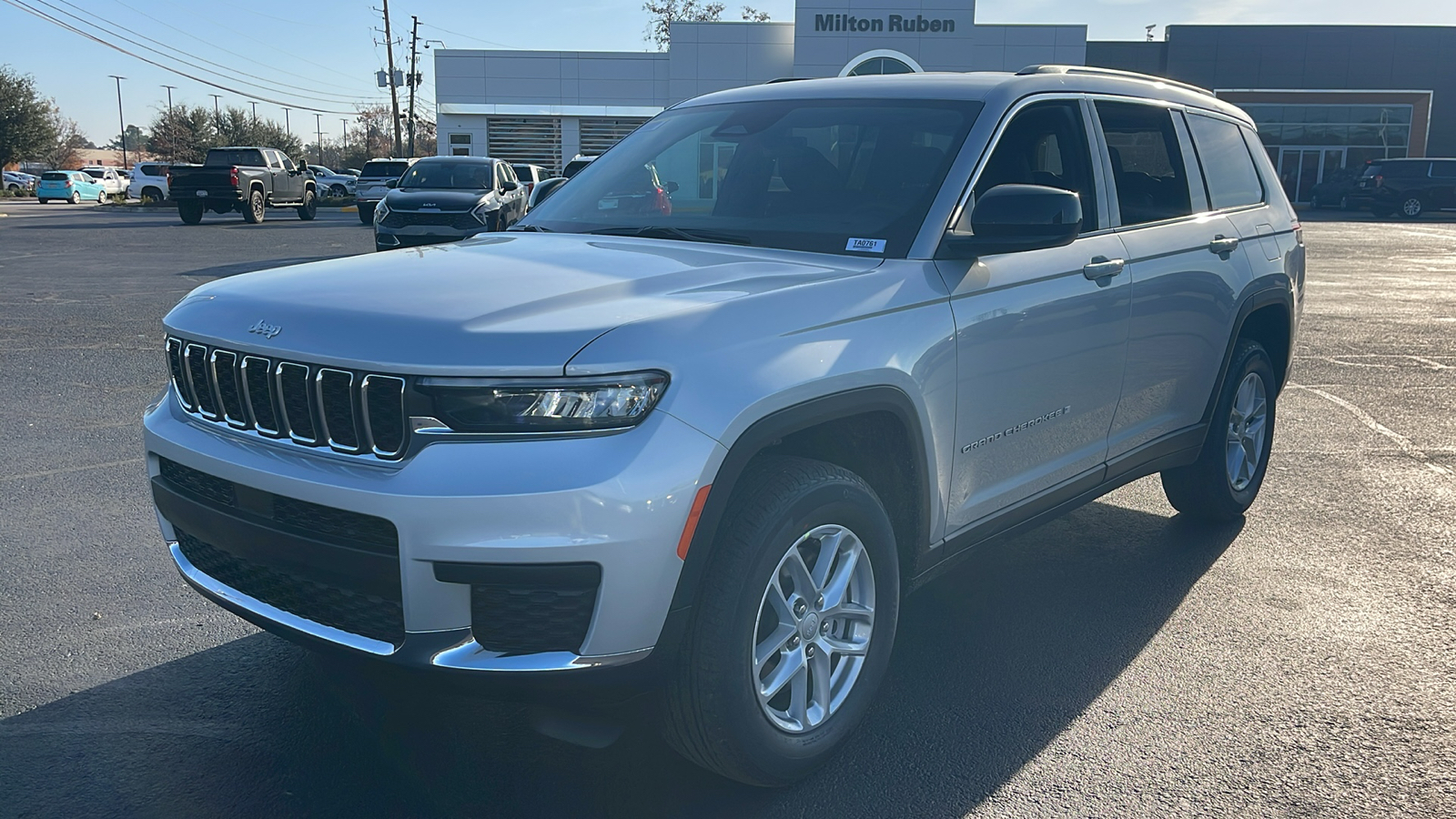 2025 Jeep Grand Cherokee L Laredo 4