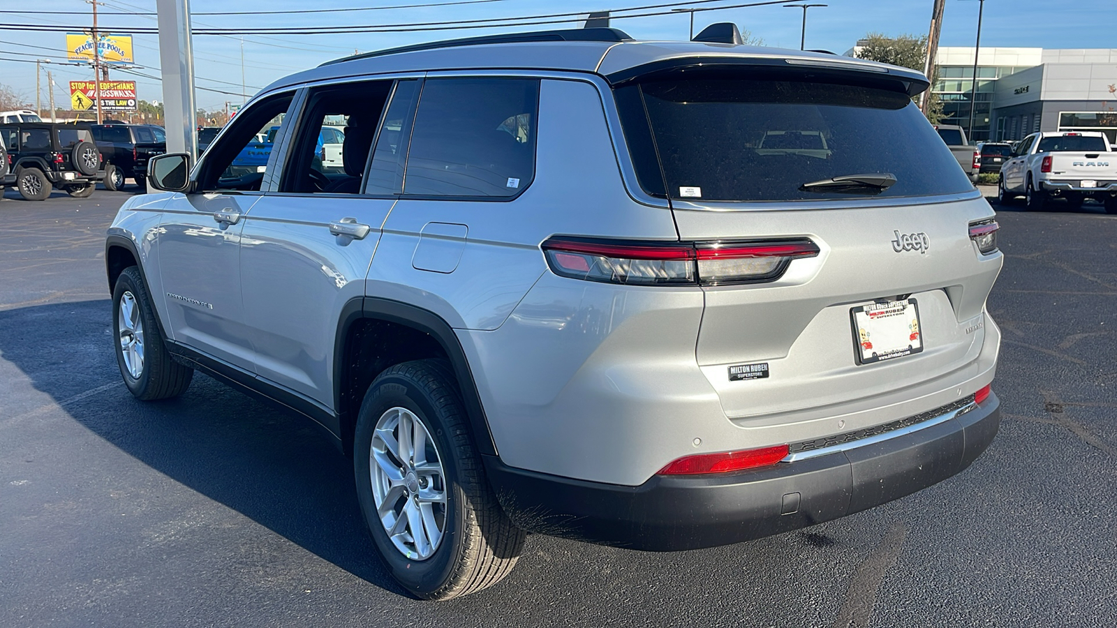 2025 Jeep Grand Cherokee L Laredo 6