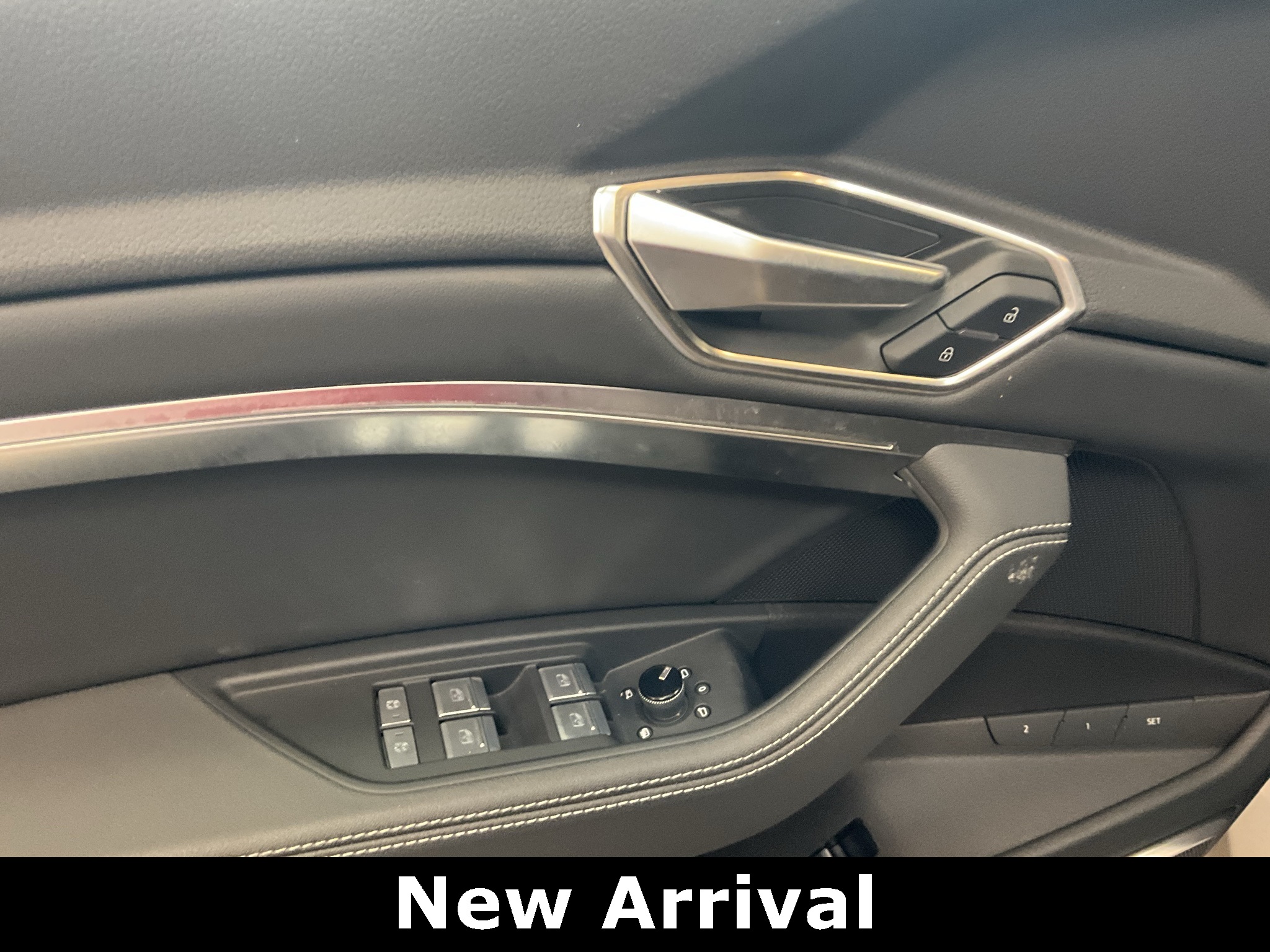 2022 Audi e-tron Premium Plus 10