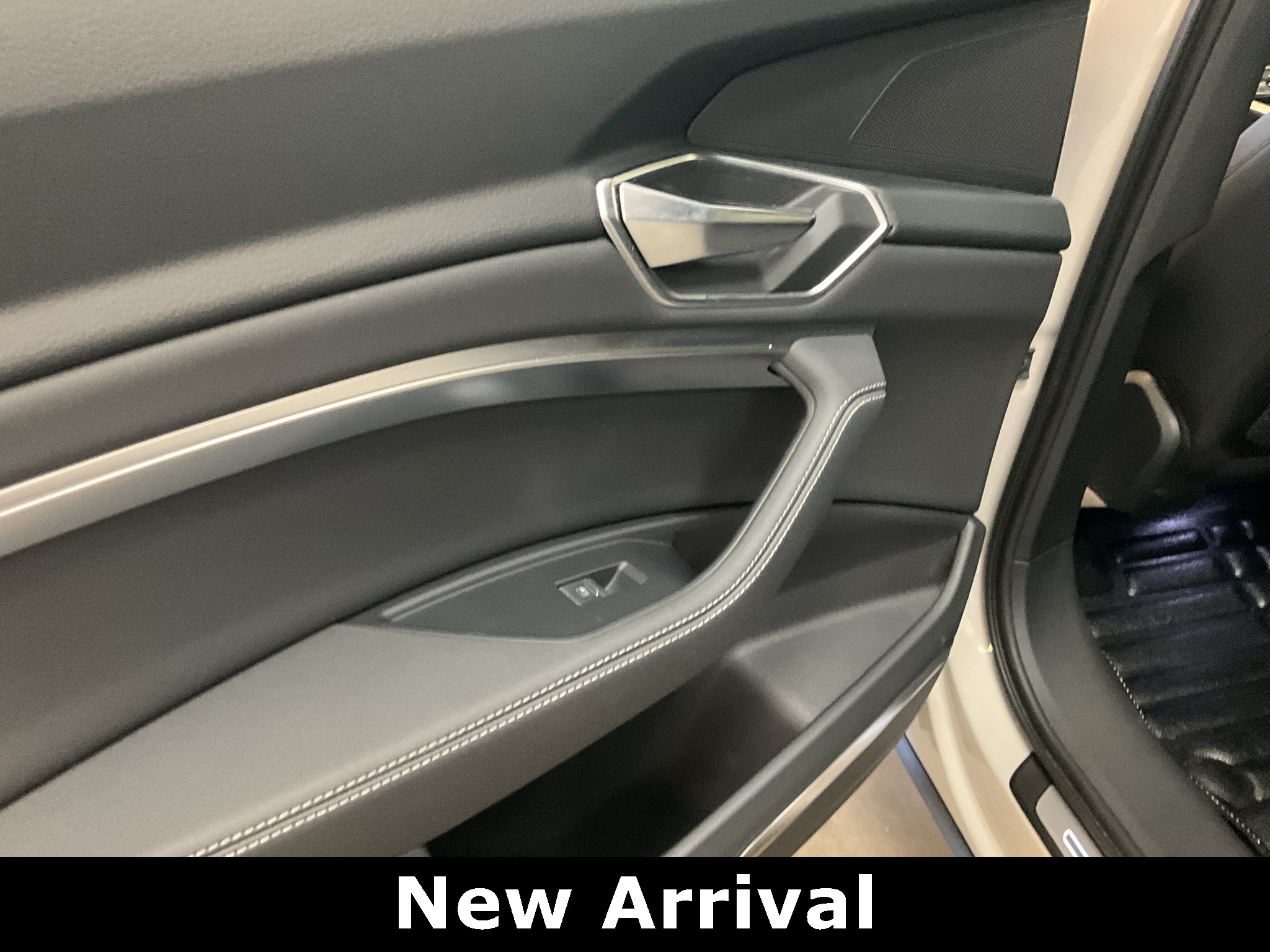 2022 Audi e-tron Premium Plus 13
