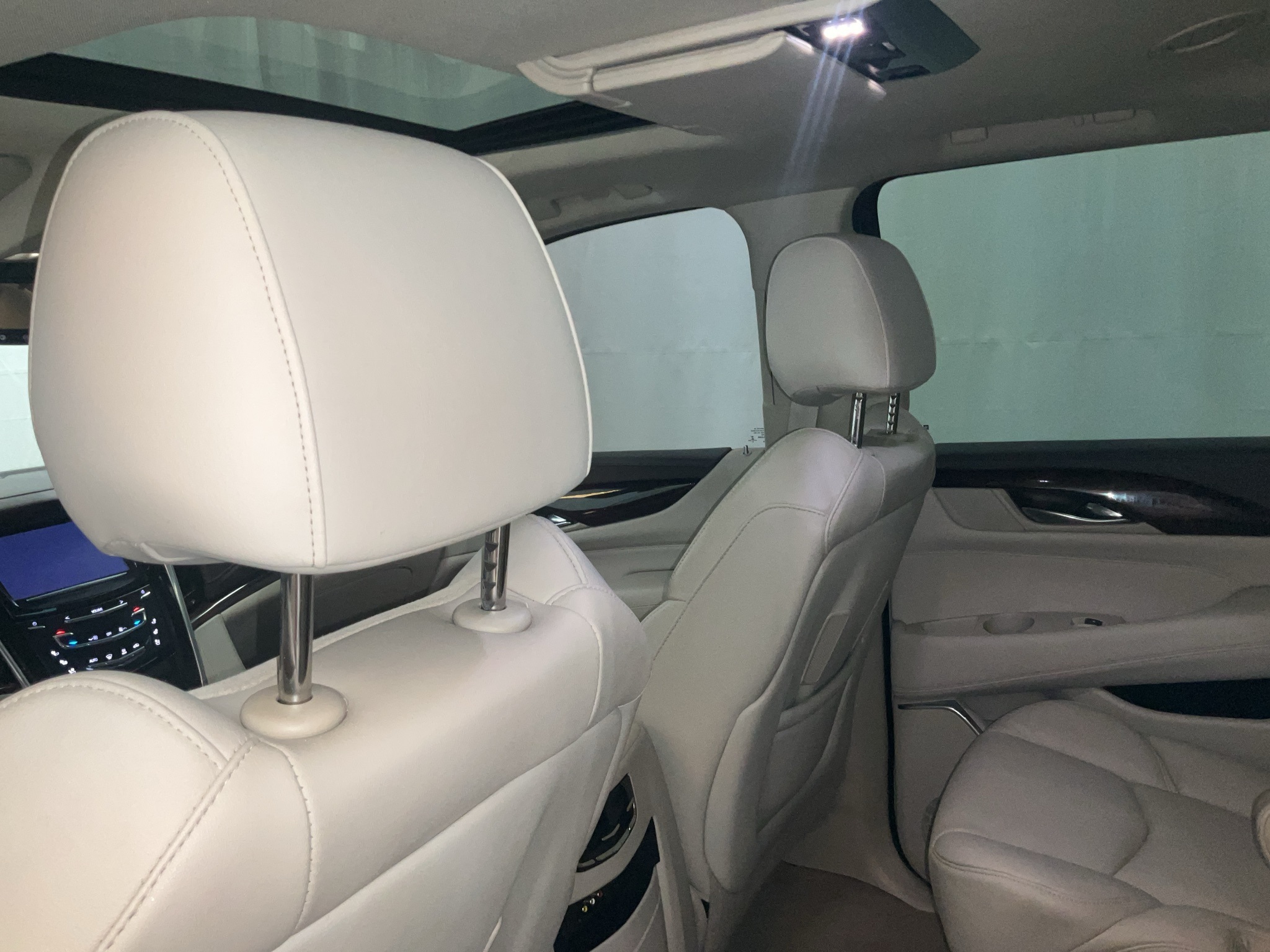 2016 Cadillac Escalade Luxury 9
