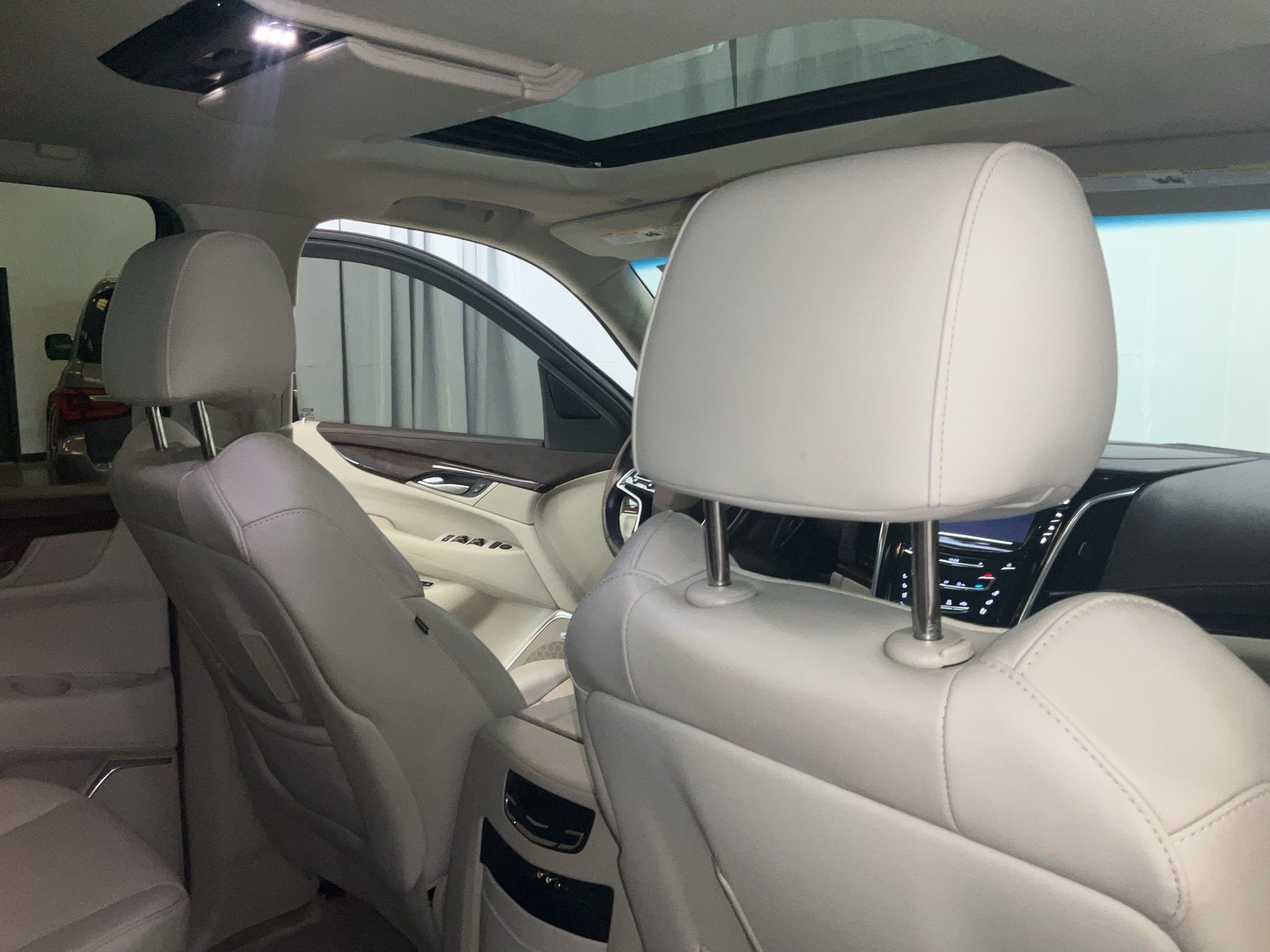 2016 Cadillac Escalade Luxury 13