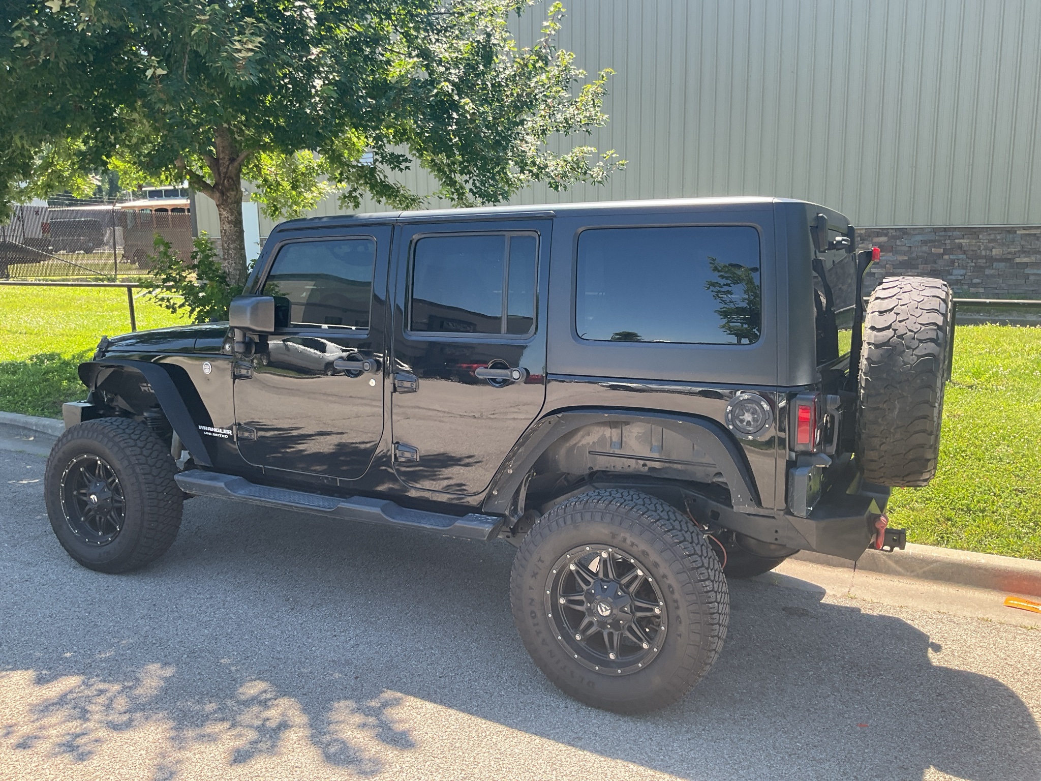 2016 Jeep Wrangler Unlimited Sahara 4