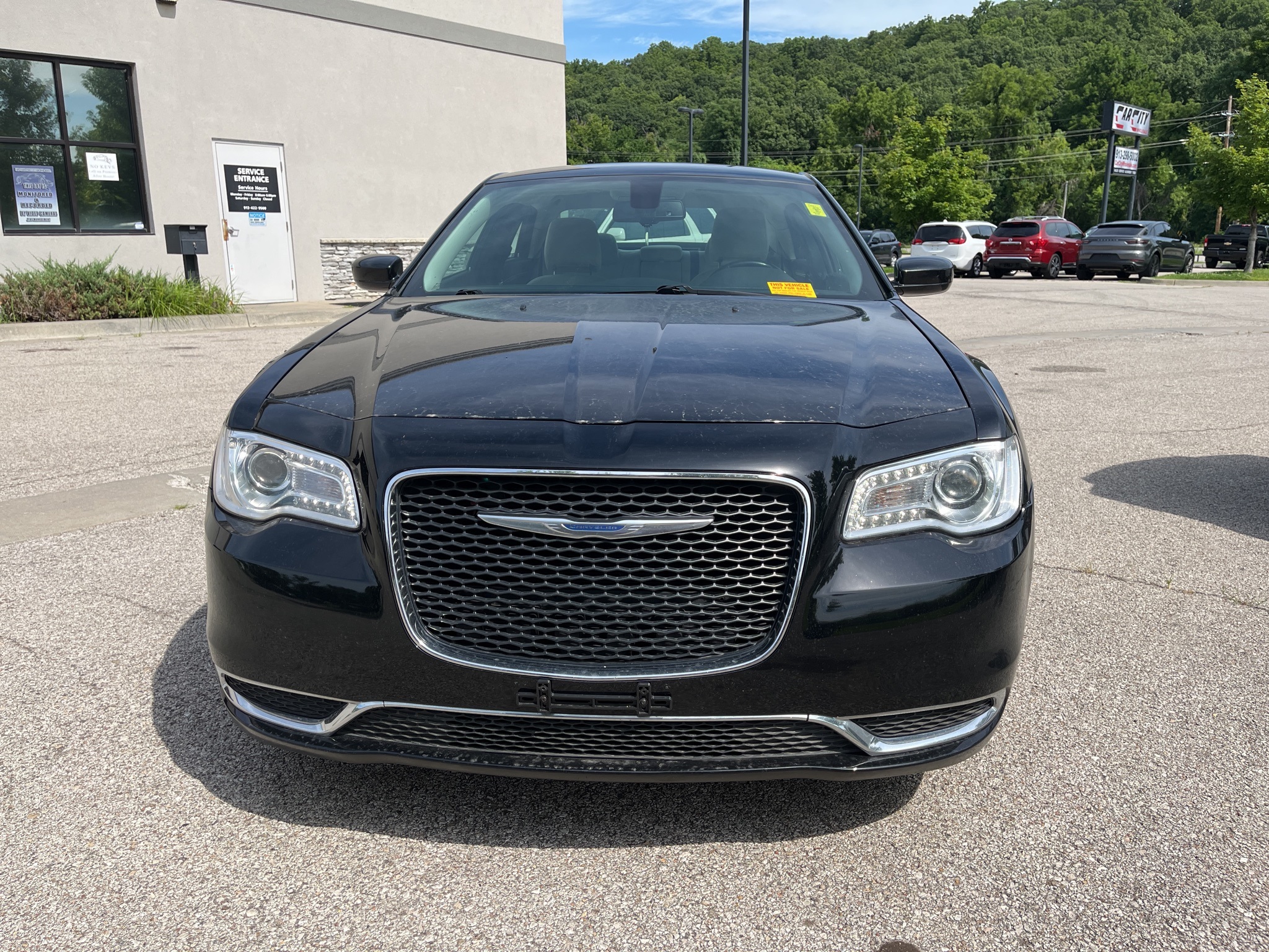 2022 Chrysler 300 Touring 2