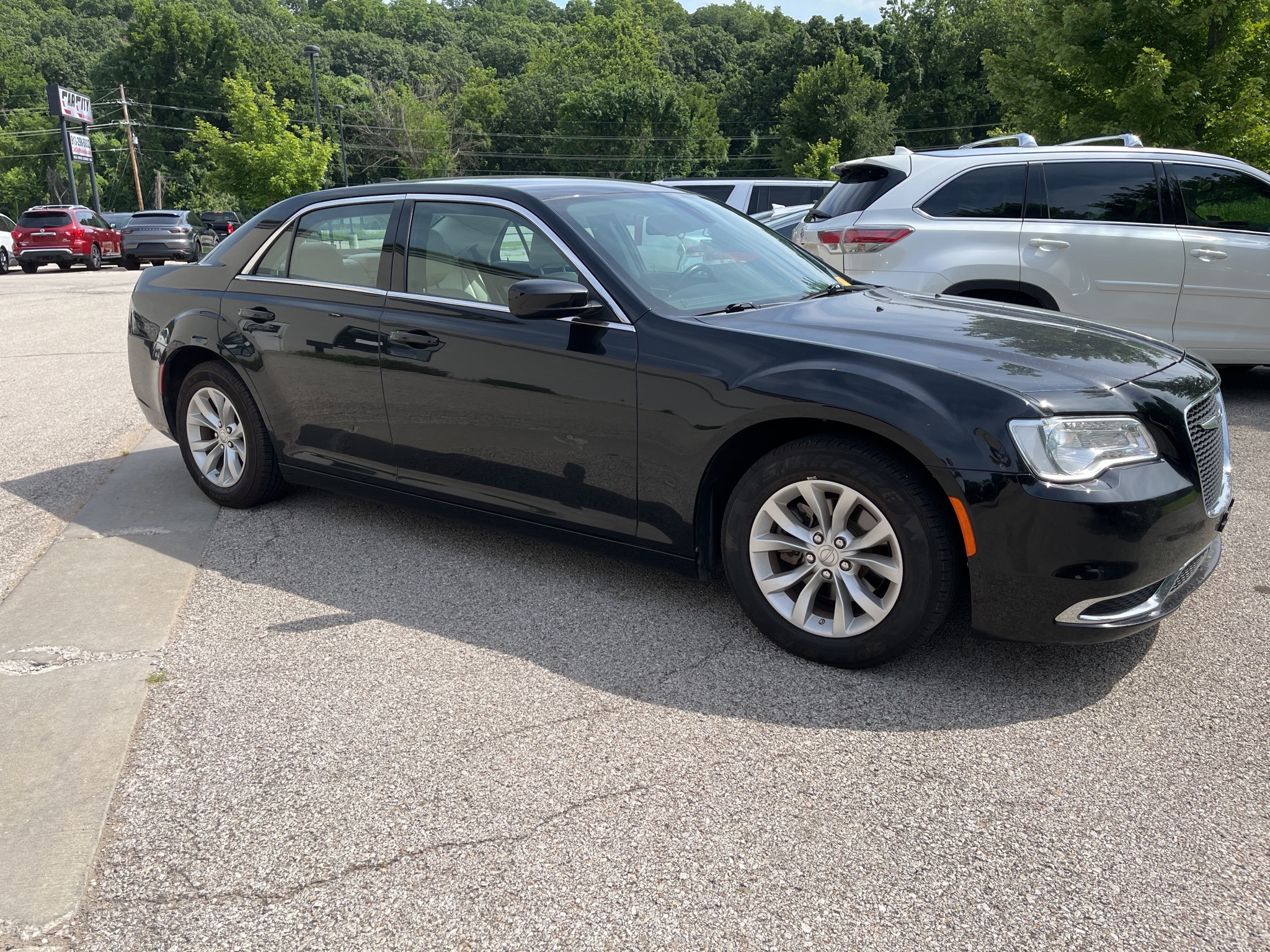 2022 Chrysler 300 Touring 3