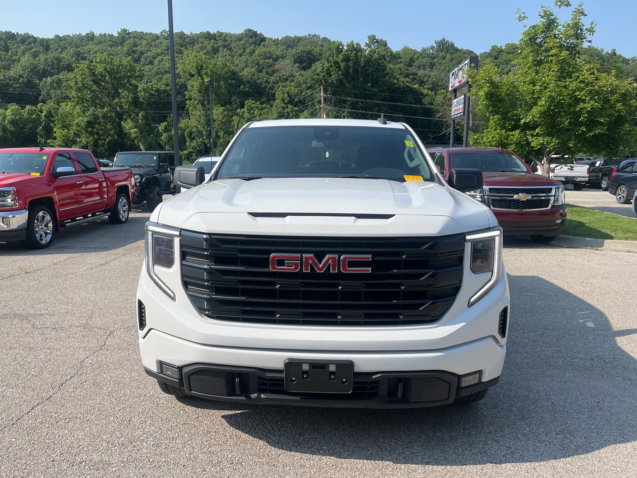 2022 GMC Sierra 1500 Elevation 2