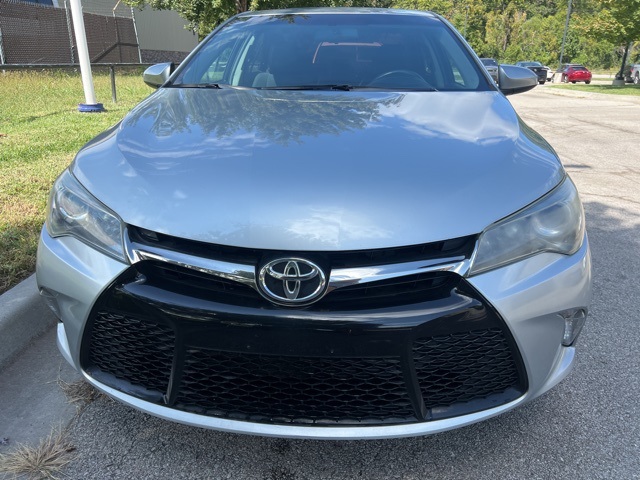 2016 Toyota Camry SE 2