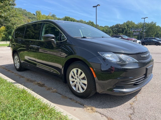 2018 Chrysler Pacifica L 3