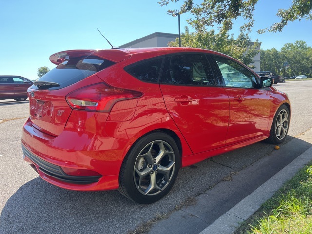 2017 Ford Focus ST 4