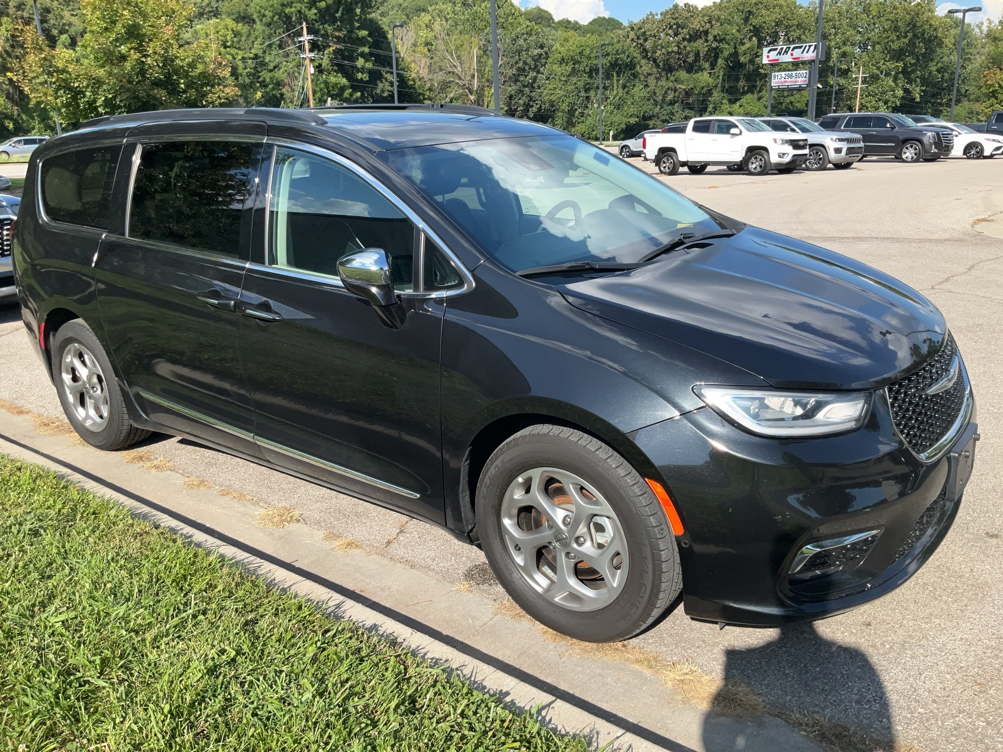 2022 Chrysler Pacifica Limited 3