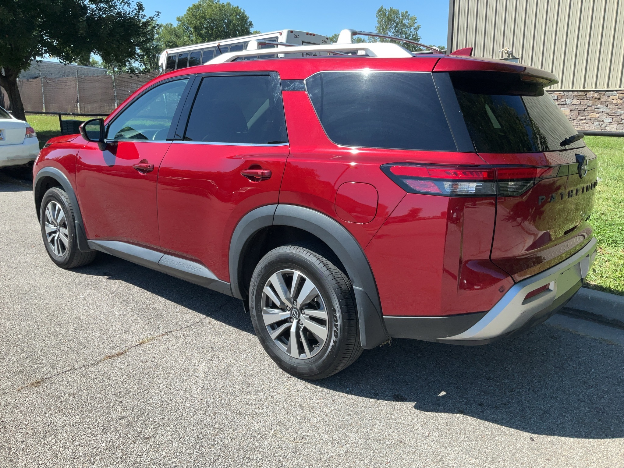 2023 Nissan Pathfinder SL 5